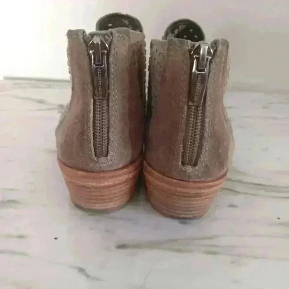 Vince Camuto Prasata Leather Bootie - Picture 4 of 13